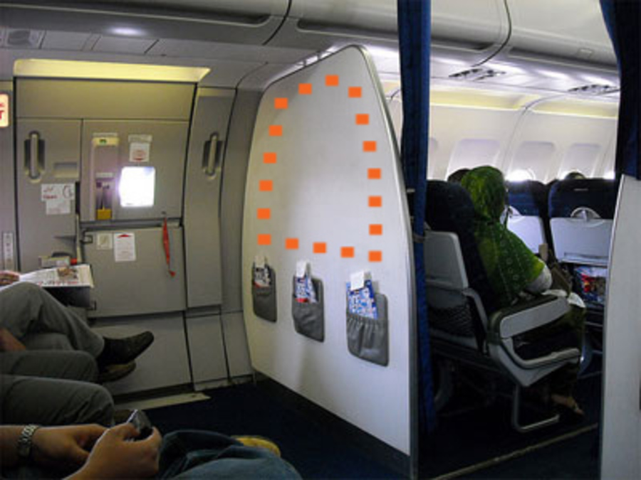 bulkhead-seat-on-a-plane-pros-and-cons-pipeaway